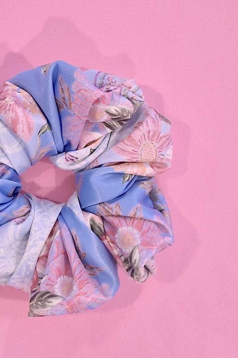 A Touch of Romance Малко Скрънчи - Vista Blue - Изображение 4