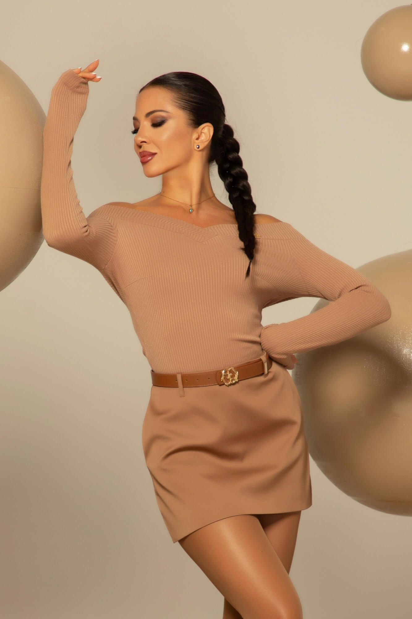 Ribbed Serenity Блуза-Лодка - Mocha - Изображение 19