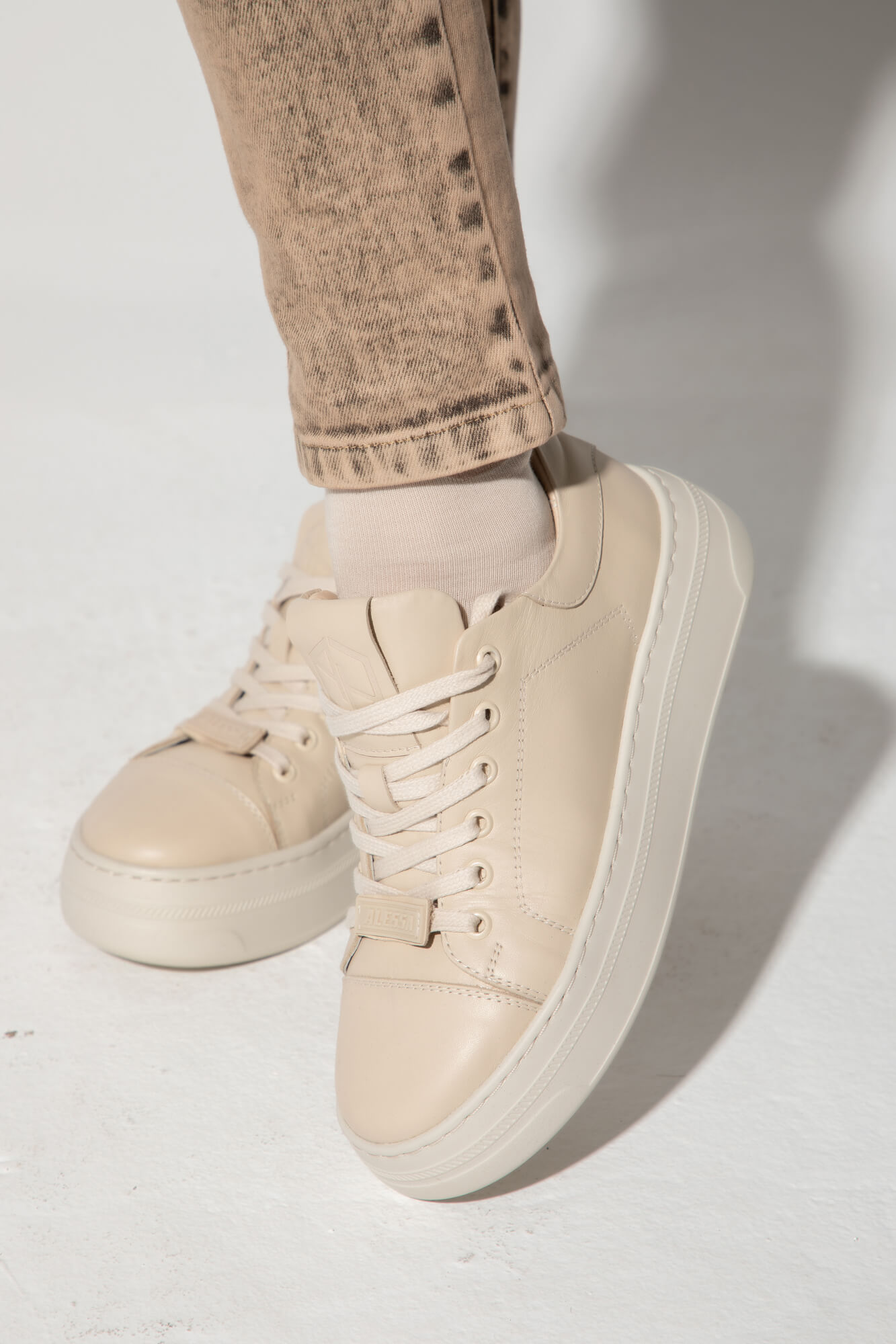 Everyday Luxe Sneakers - Soft beige - Изображение 6