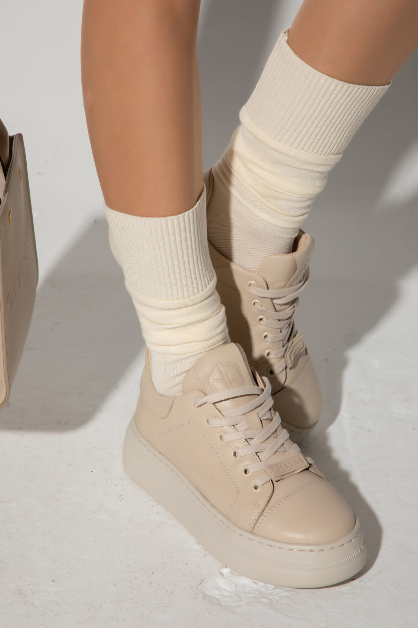 Everyday Luxe Sneakers - Soft beige - Изображение 8