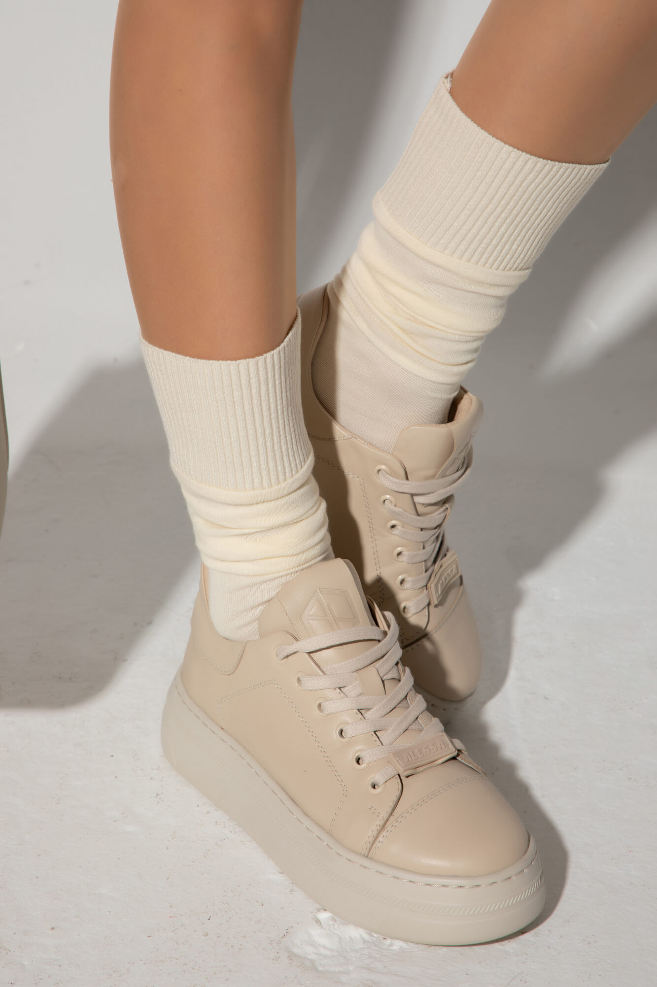 Everyday Luxe Sneakers - Soft beige - Изображение 7