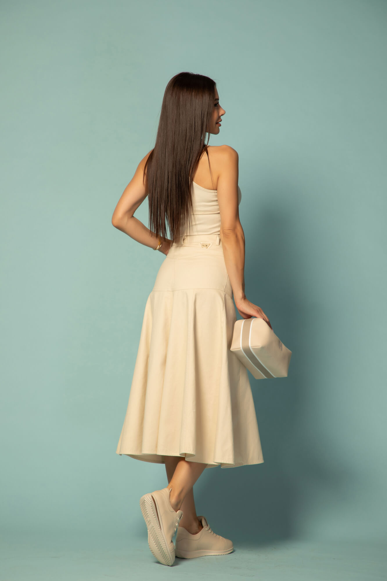 Casual Allure Топ С Изкусително Изрязване - Soft Beige - Изображение 13