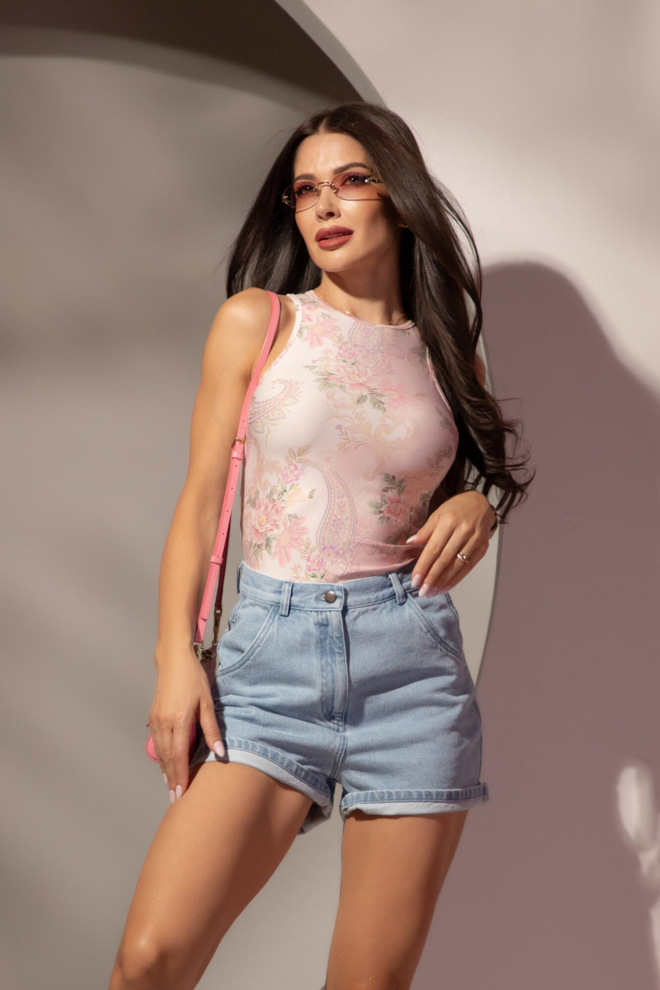 A Touch of Romance Топ С Изкусително Изрязване - Pink - Изображение 20