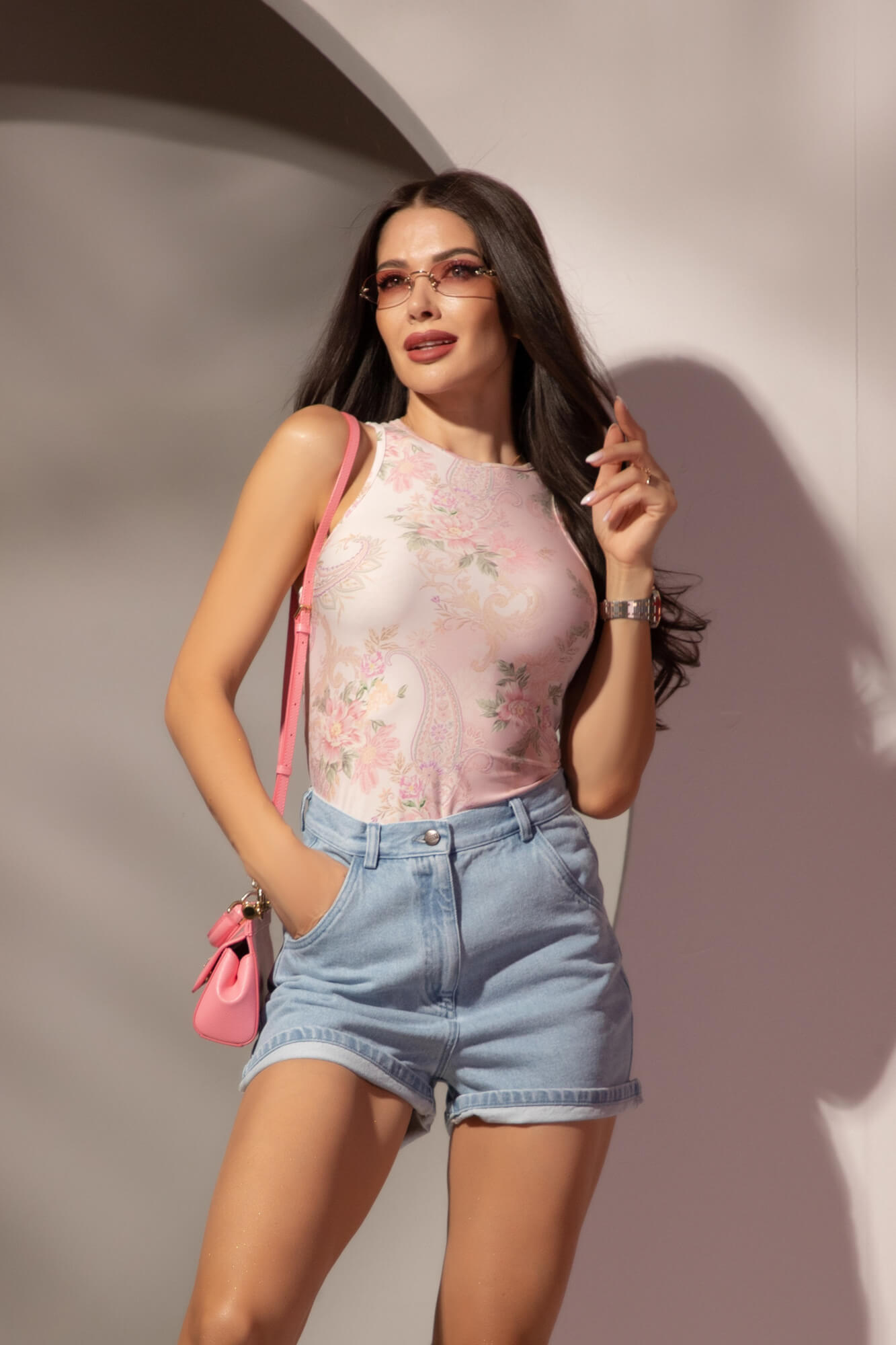 A Touch of Romance Топ С Изкусително Изрязване - Pink - Изображение 19