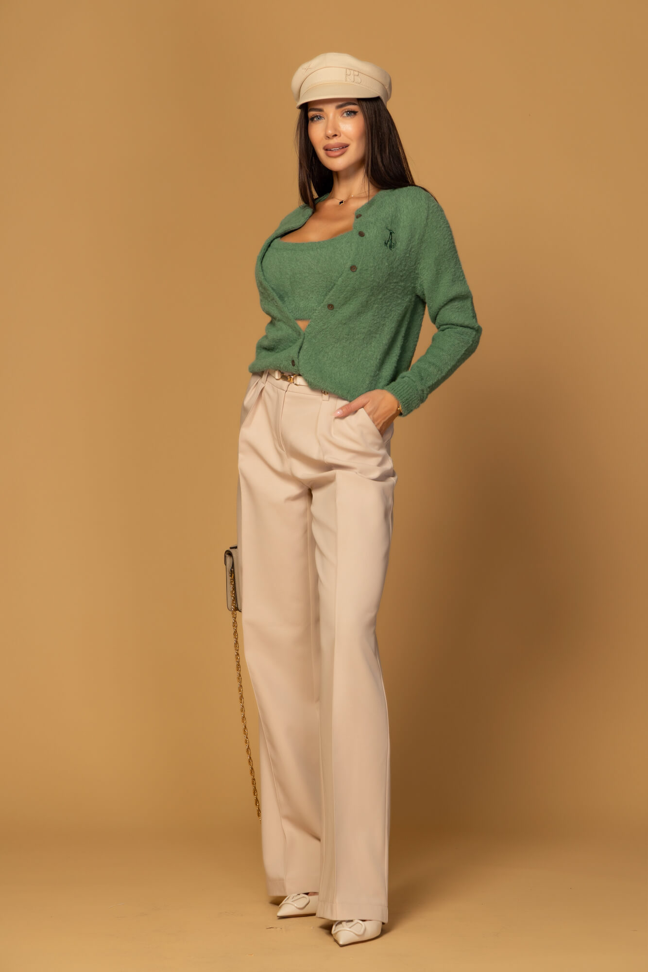 Emblem Knit Жилетка От меко пухкаво плетиво - Green - Изображение 18