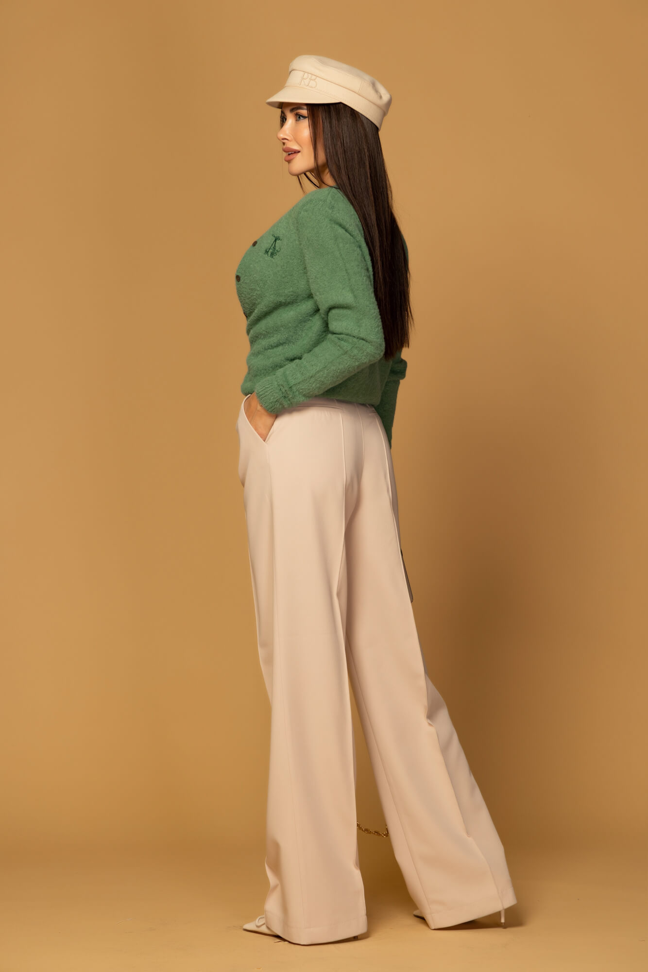 Emblem Knit Жилетка От меко пухкаво плетиво - Green - Изображение 19