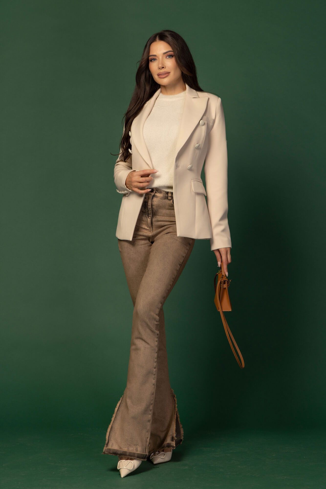 Emblem Knit Блузка От меко пухкаво плетиво - Soft Beige - Изображение 29