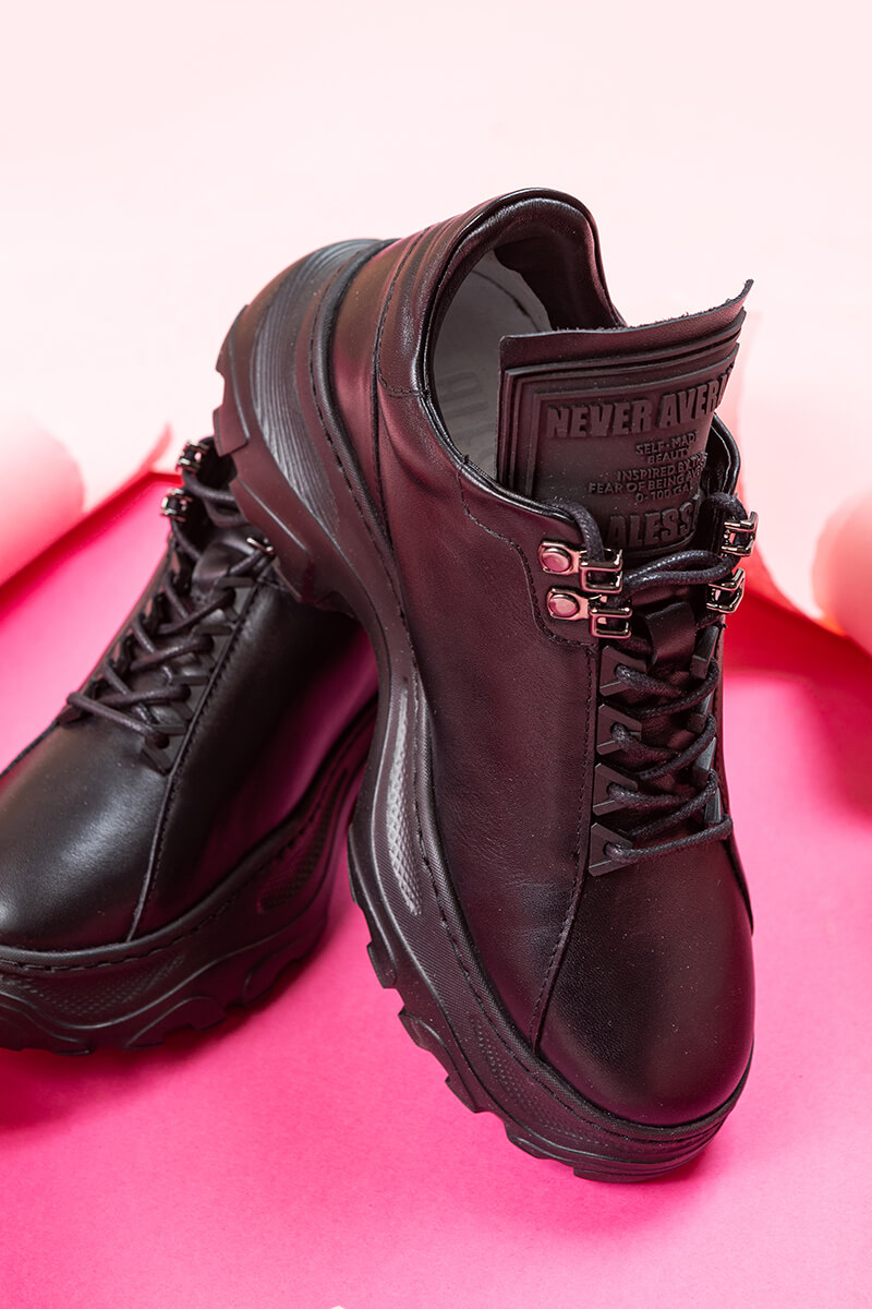 Run The World Sneakers - All Black - Изображение 9