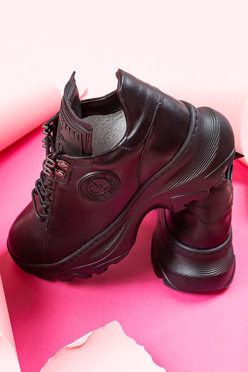 Run The World Sneakers - All Black - Изображение 8