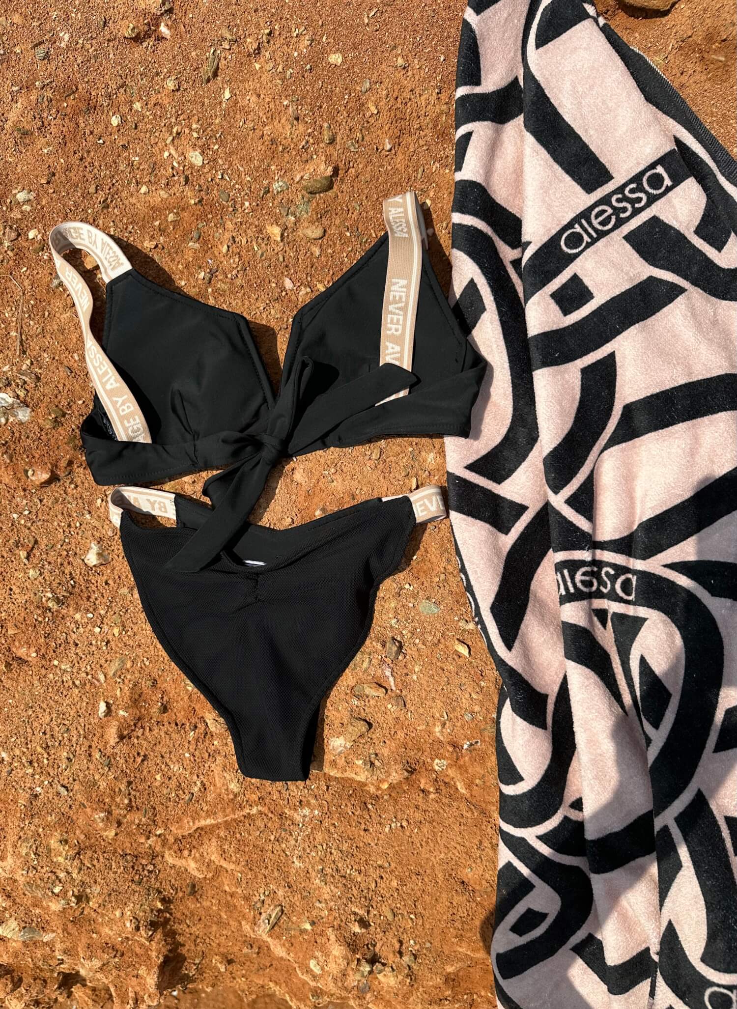 Palm Springs Chic Бански Топ - Black - Изображение 19
