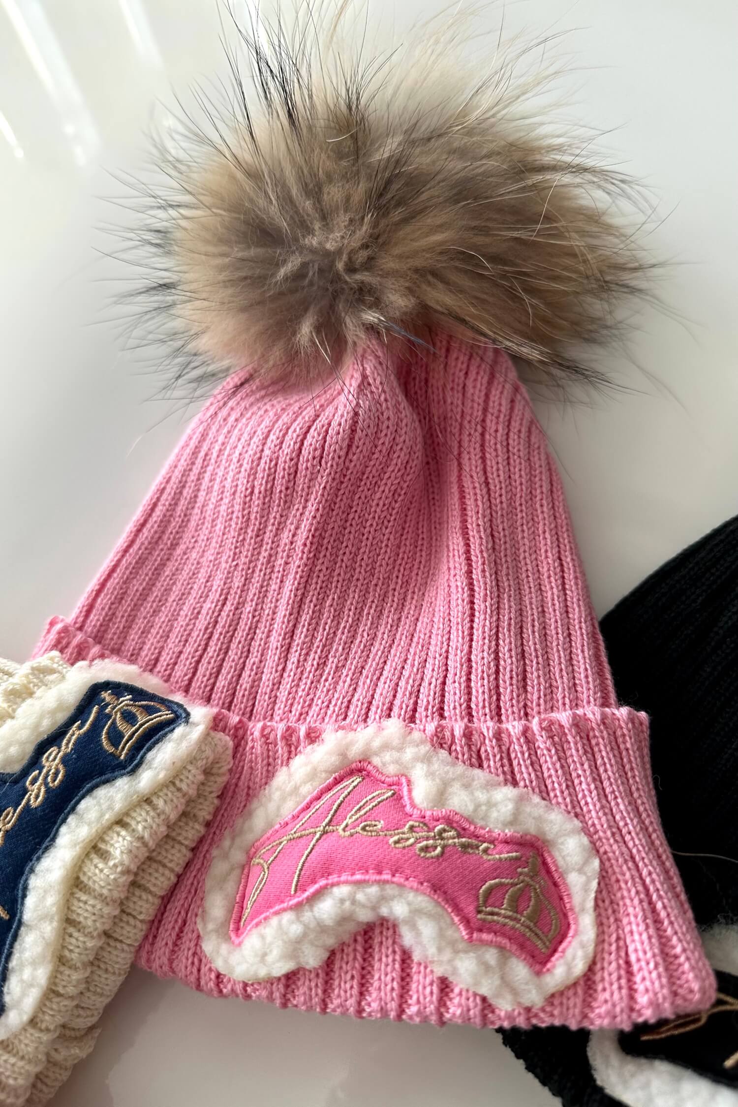 Cityscape Cozy Шапка От Плетиво С Естествено Пухче - Pink - Изображение 7
