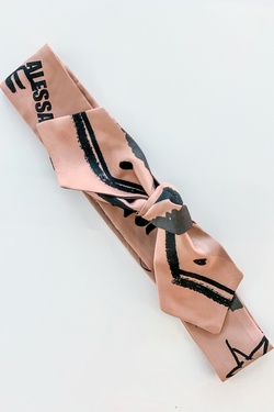 Undefeated in fashion лента за коса - nude