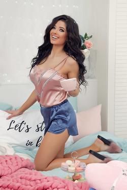 Tricky Trouble топ от сатен